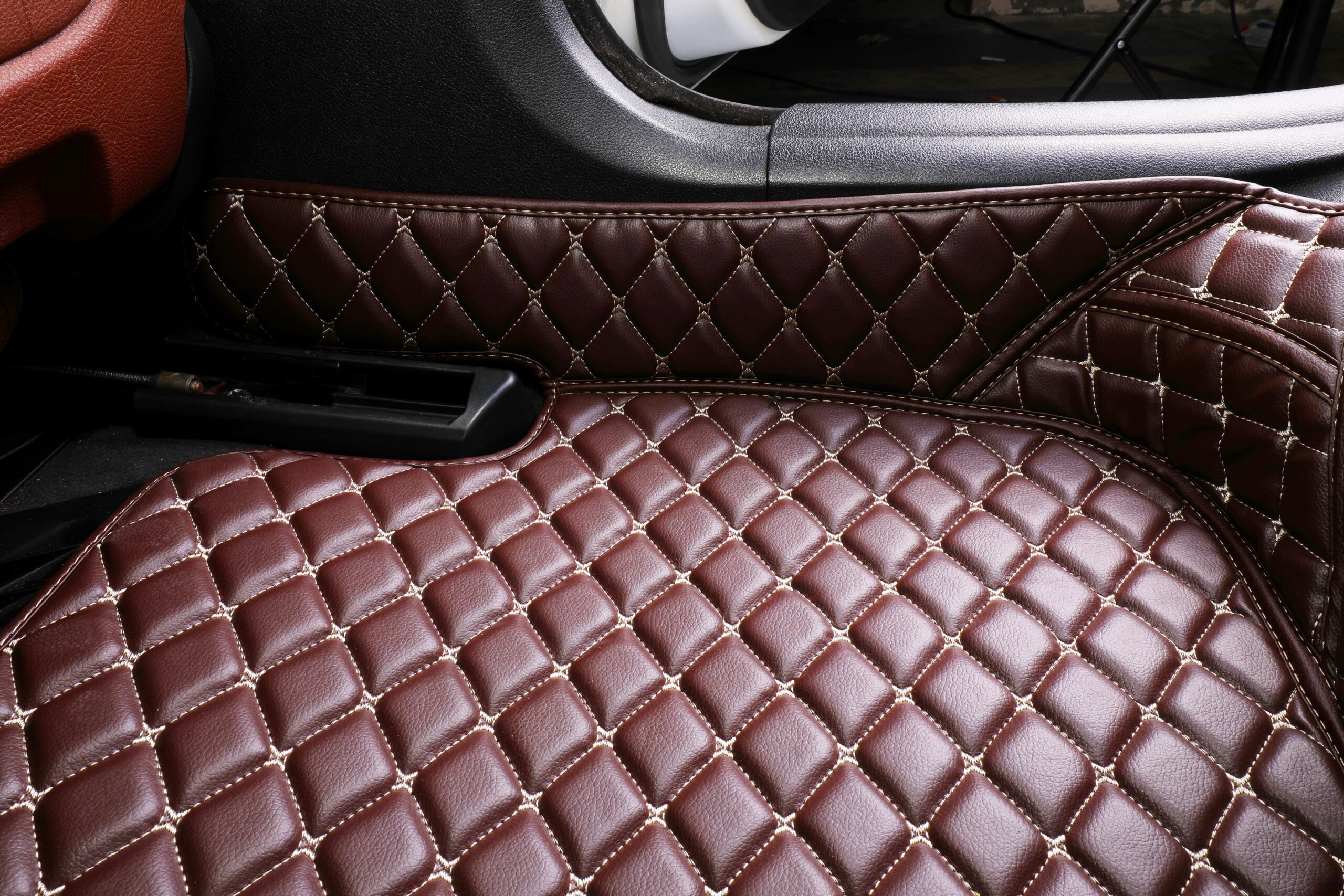 أفخم 4 دواسات للسيارة في السعودية مع بلاكو